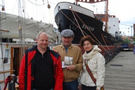 Jurgio Lingio nuotraukoje: filmo režisierius Justinas Lingys (kairėje) su kolege, filmo scenarijaus autore Inga Beruliene ir bendraminčiu iš Lenkijos
